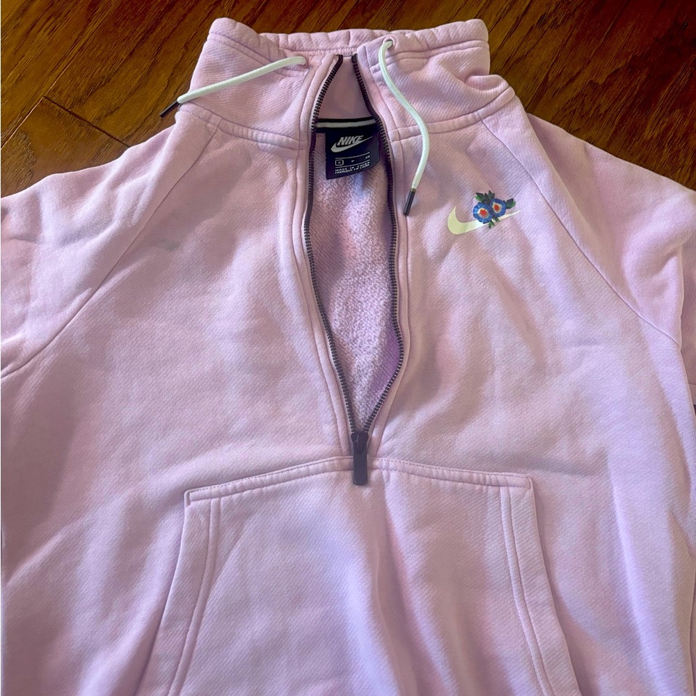 Nike quarter zip size small.